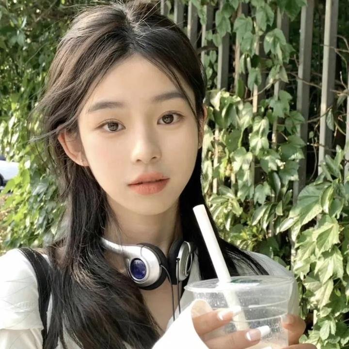 滑板女孩